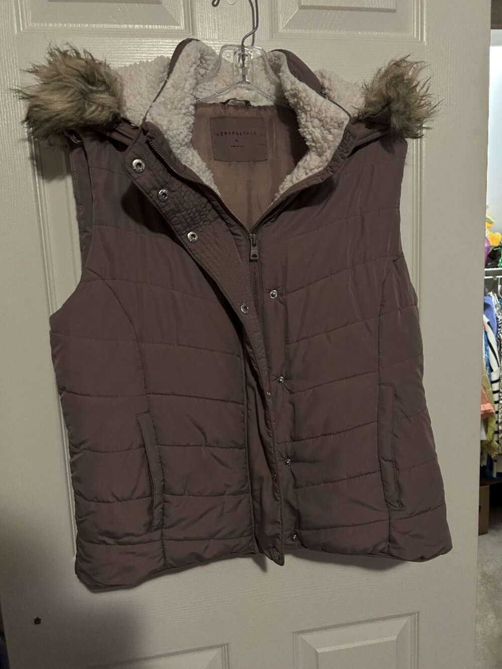 Lady's Aeropostale Puffer Vest w/Faux Fur Trimmed Hood sz XL